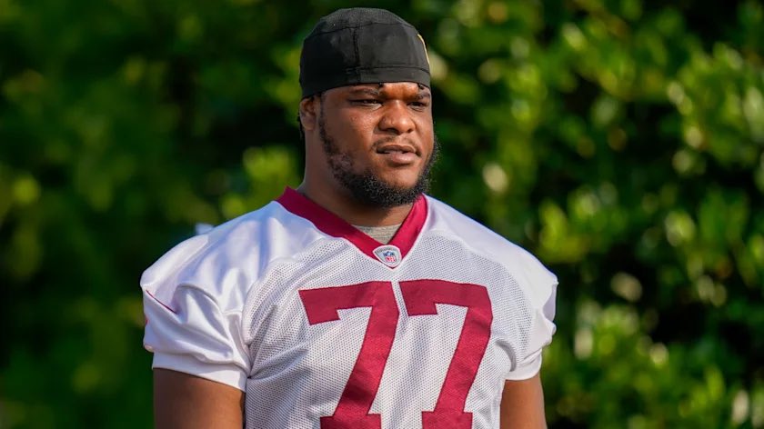 Oficial: Los Cowboys y el guardia ofensivo Saahdiq Charles han llegado a un acuerdo por un año.