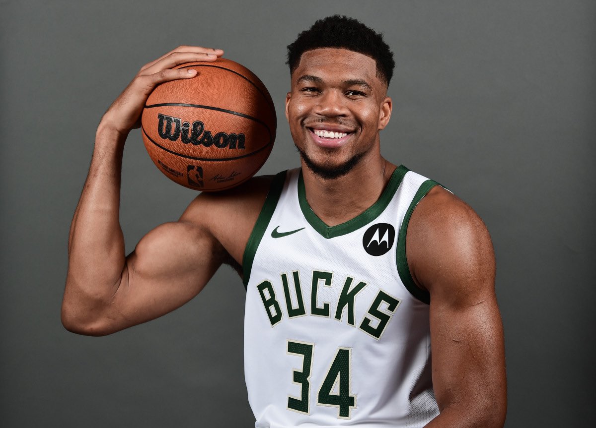 El segundo campeonato de la NBA de los Milwaukee Bucks ahora se siente como un recuerdo lejano.