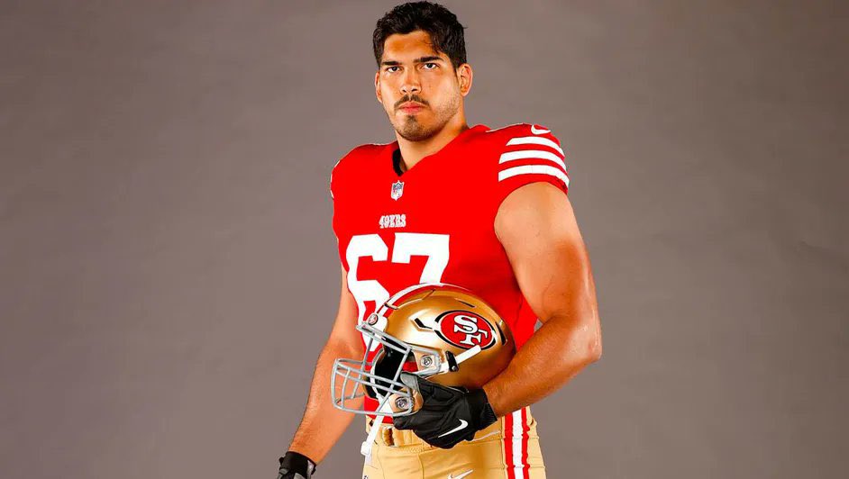El mexicano Isaac Alarcón es suspendido de la NFL por violar la política de sustancias.