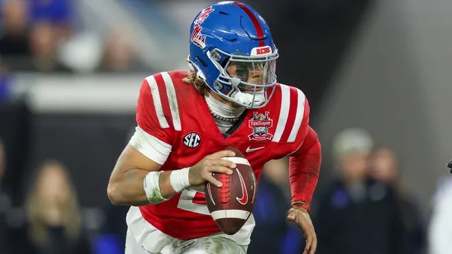 Pese a interés de Pittsburgh Steelers, Jaxon Dart confirma ausencia en el Draft 2025 de la NFL.