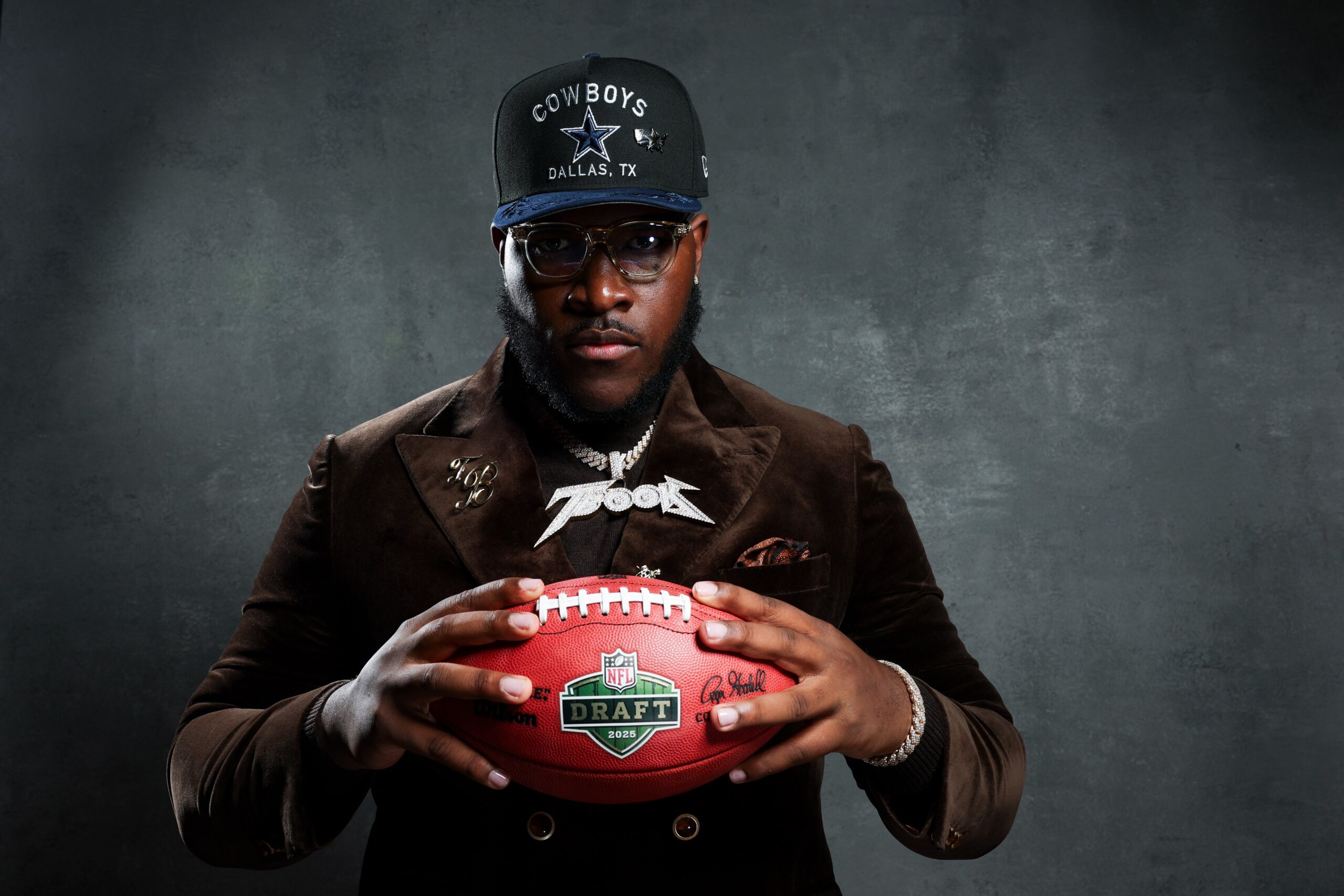 Cowboys seleccionan a Tyler Booker en la primera ronda.