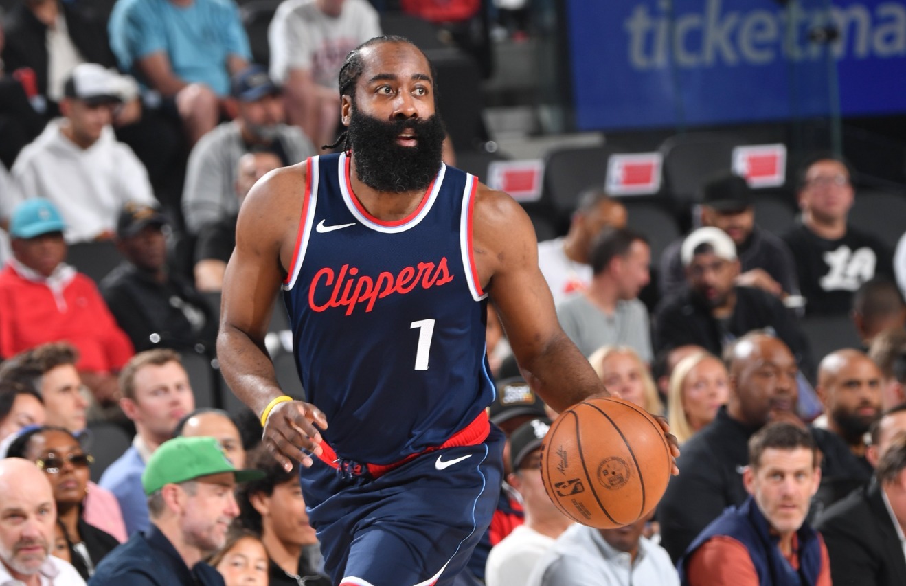James Harden y los Clippers juegan mañana ante Golden State.