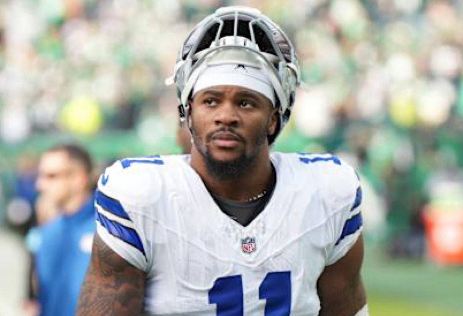 Micah Parsons llega para el inicio del programa de entrenamiento de temporada baja de los Cowboys a pesar de no tener un nuevo contrato.