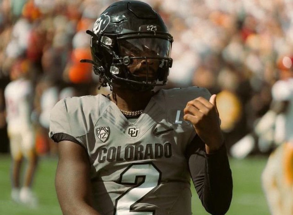 El egresado de la Universidad de Colorado podría vestirse con el jersey negro y oro.