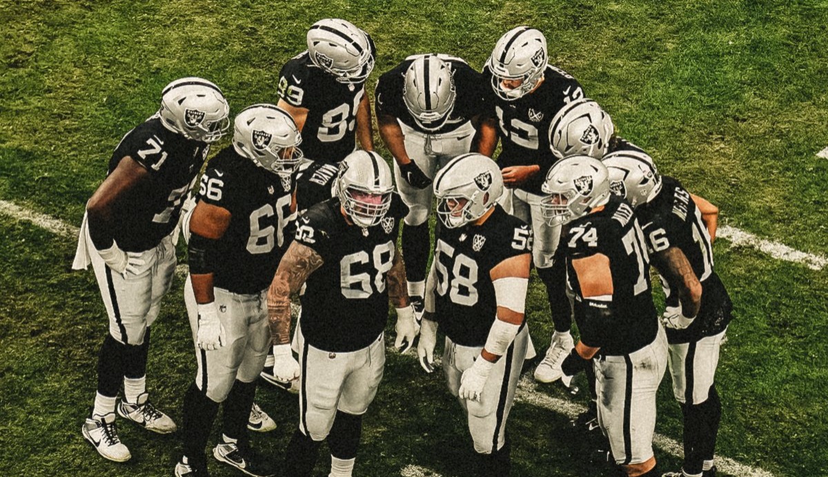 Un experto de ESPN insta a los Raiders a ascender en la posición para fichar a Ashton Jeanty, de Boise State, y evitar que los Jaguars se lo roben.