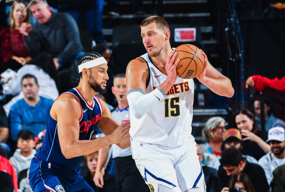 Jokic fue uno de los tres Nuggets, junto con Gordon y Braun, en recibir faltas técnicas por la pelea en media cancha a falta de 6.6 segundos.