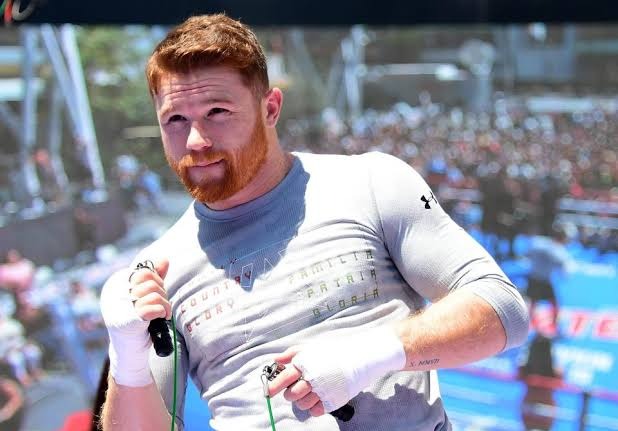 Canelo Álvarez responde a críticas de William Scull antes de su pelea.