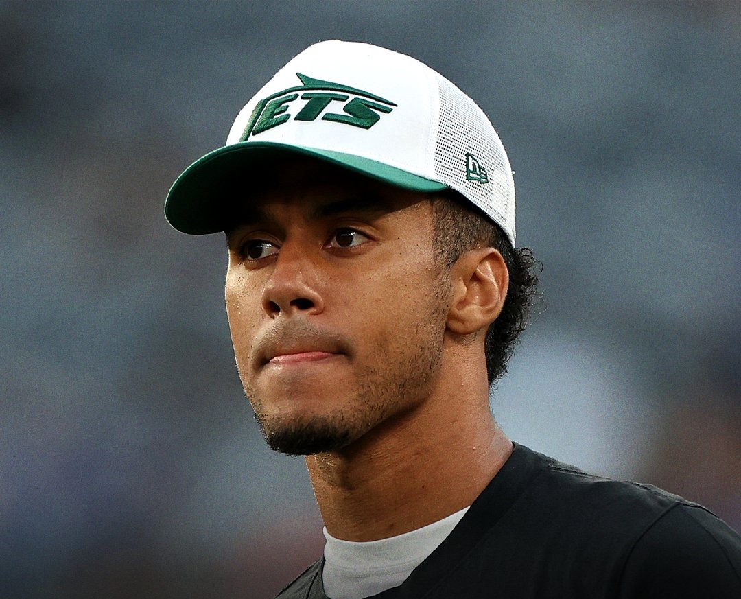 La carrera en la NFL del mariscal de campo de los New York Jets, Jordan Travis, terminó antes de comenzar realmente.