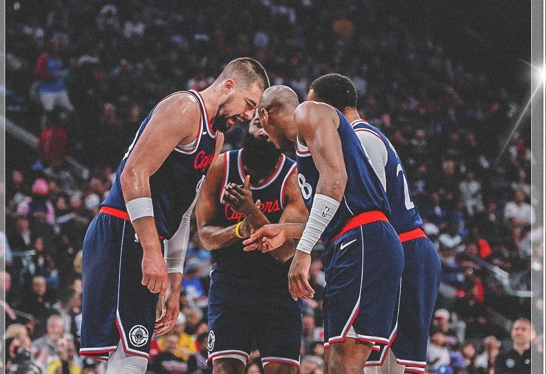 Clippers juega el día de hoy el juego 5 de la serie de primera ronda.
