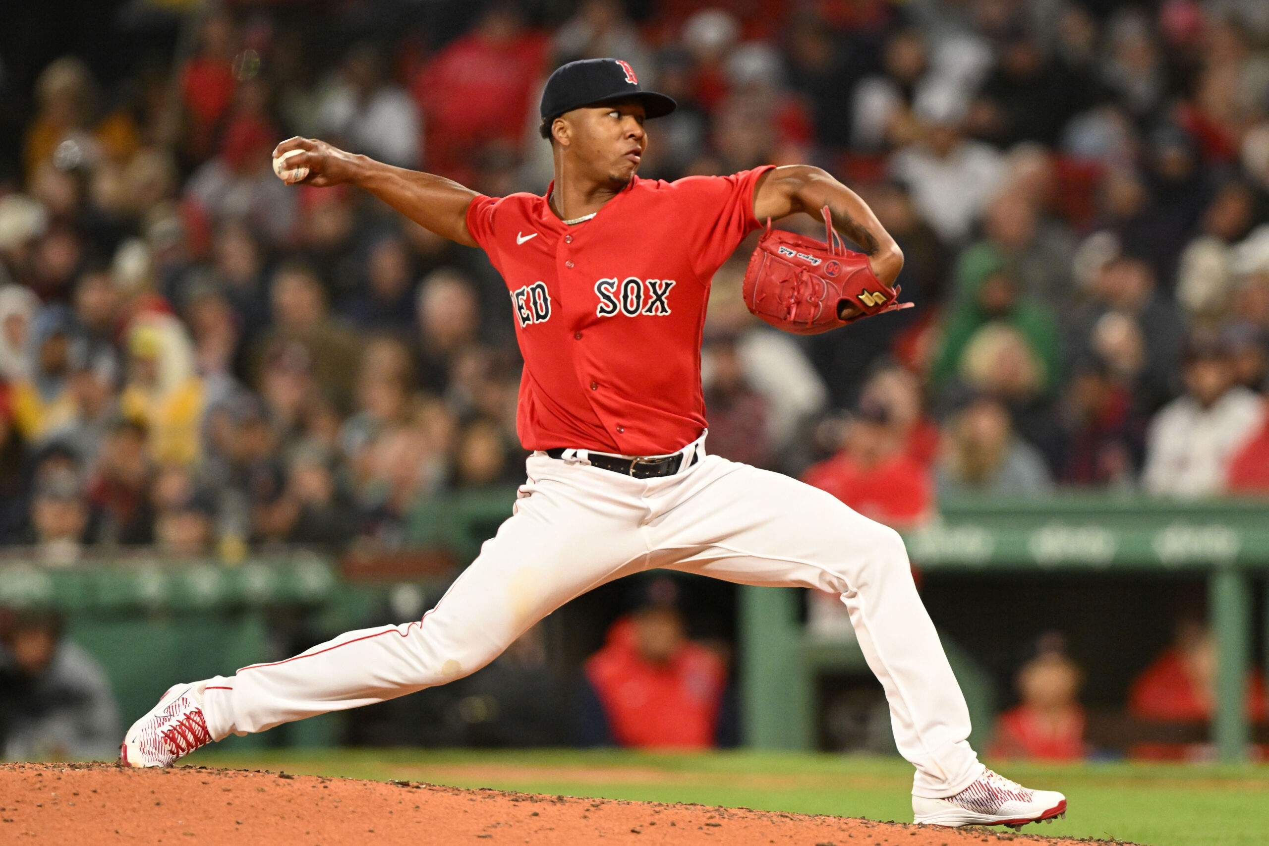 BRYAN BELLO CERCA DE VOLVER A BOSTON