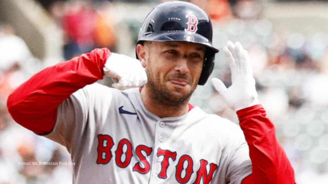 ALEX BREGAMN PEGA SI PRIMER CUADRANGULAR CON BOSTON