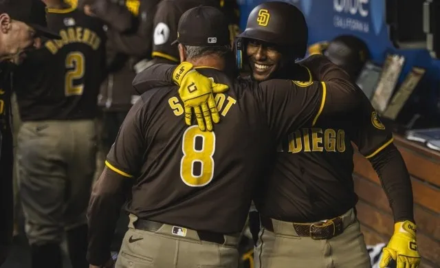 PADRES DE SAN DIEGO ESTAN JUGANDO GRAN PELOTA