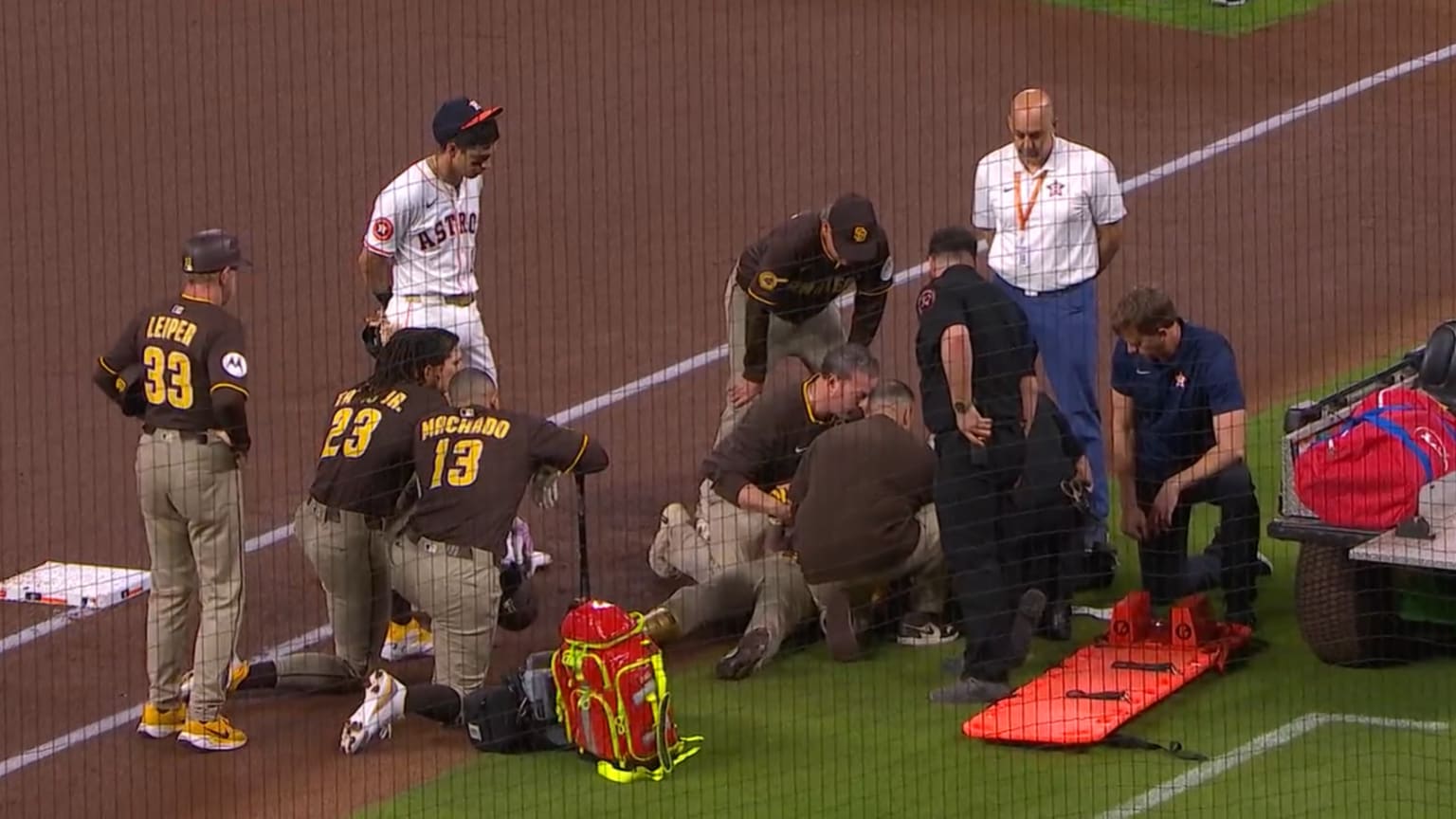 LUIS ARRAÉZ SALIO DEL JUEGO CON UN FUERTE GOLPE