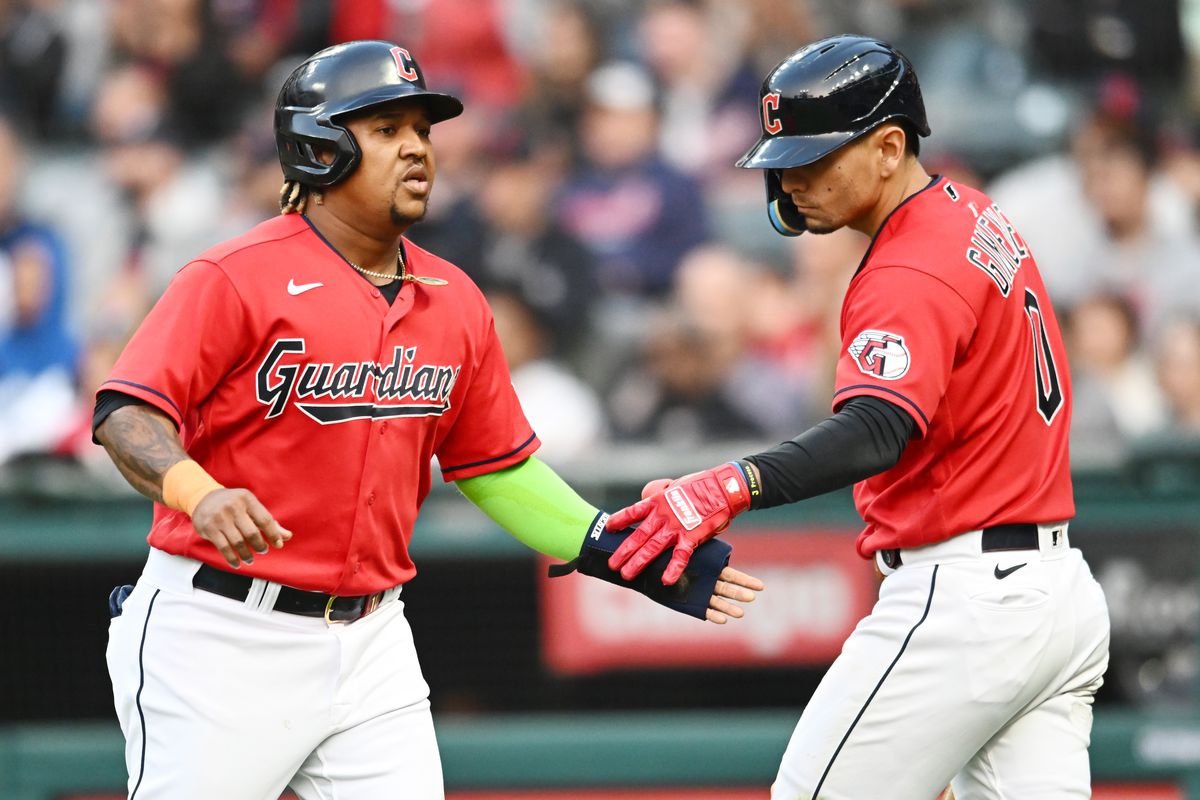 LOS GUARDIANS LLEGAN AL JUEGO CON BUEN RITMO