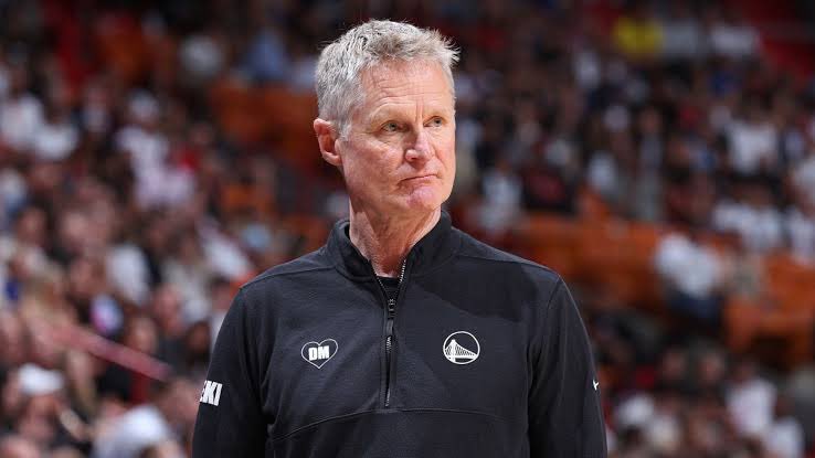 Kerr es un entrenador que apuesta por la parte alta del plantel, es decir, prioriza adaptar su esquema a las habilidades de sus superestrellas.