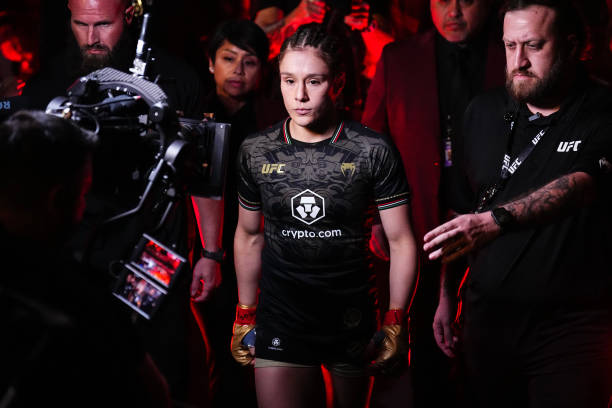 Alexa Grasso tiene habilidades sólidas, pero debe enfocarse en diversificar su striking.