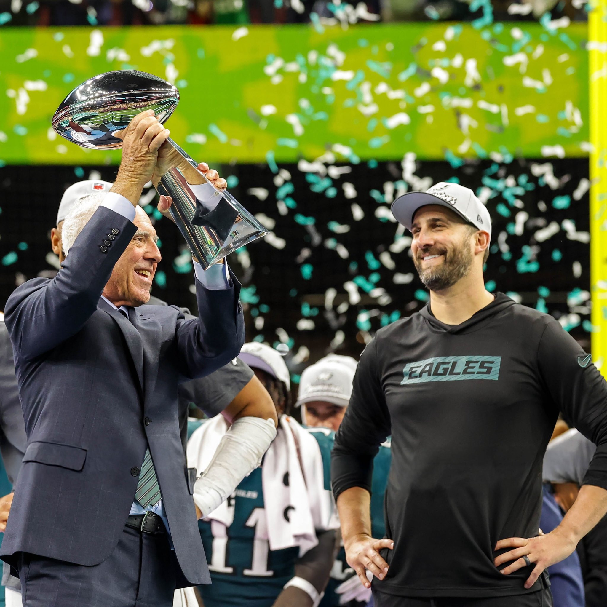 NICK SIRIANNI NFL 2025 EAGLES CONTRATO