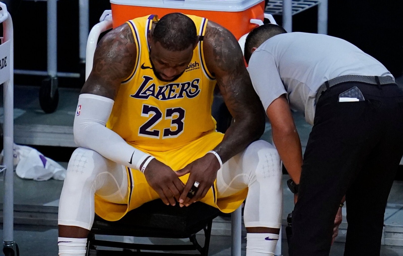 LeBron James vive sus últimos momentos con Lakers.