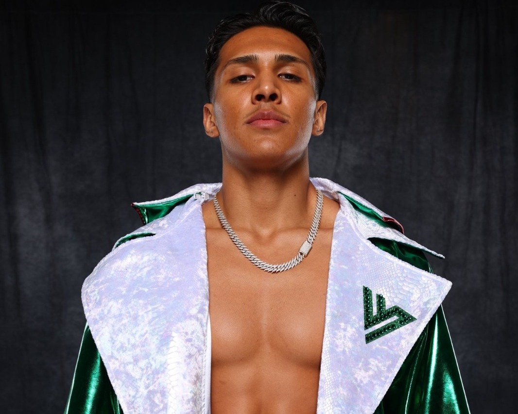 Emiliano Fernando Vargas vs. Juan León, 8 rounds, Vacante cinturón Jr. NABF de peso junior welter.