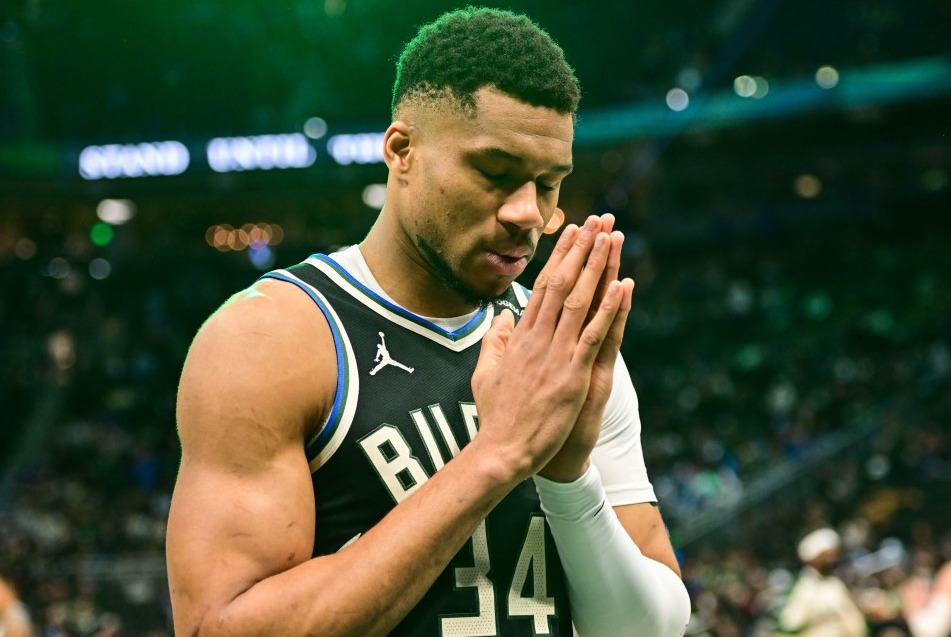 El nombre del superestrella de los Milwaukee Bucks, Giannis Antetokounmpo, sigue circulando en la liga.