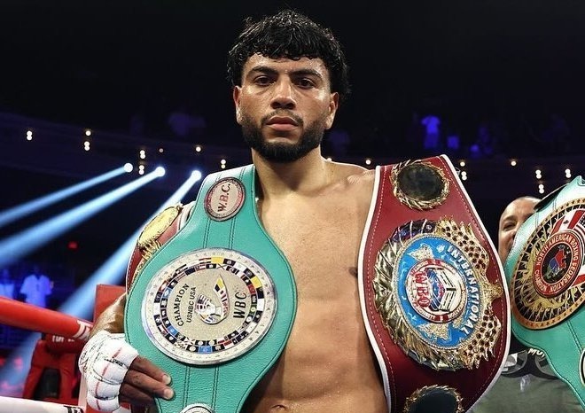 Raymond Muratalla venció por amplia decisión unánime a Zaur Abdullaev para ganar el título interino de peso ligero de la FIB.