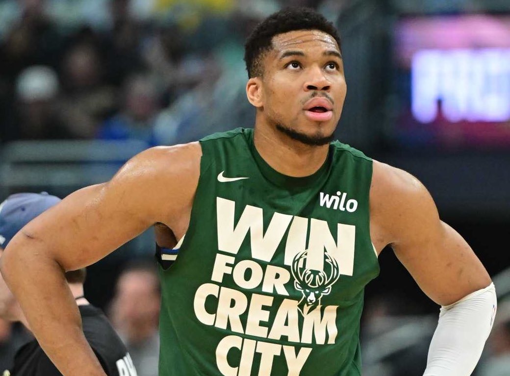 Giannis Antetokounmpo quiere jugar junto a otro jugador estrella de primer nivel que le quite algo de peso de encima.