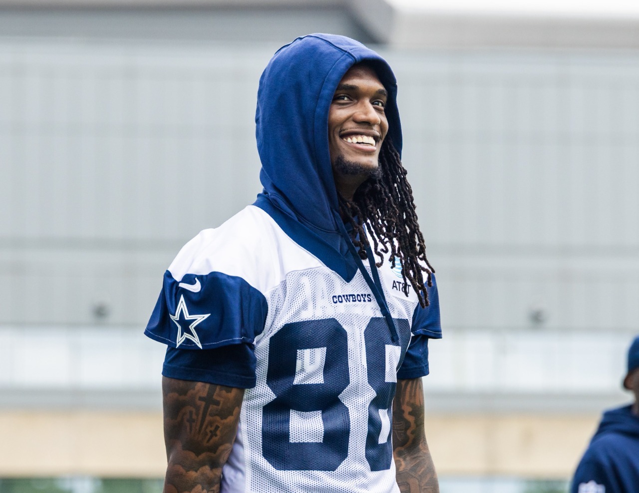 Los Dallas Cowboys pueden mejorar significativamente sus posibilidades de ser verdaderos protagonistas en la temporada 2025 de la NFL.